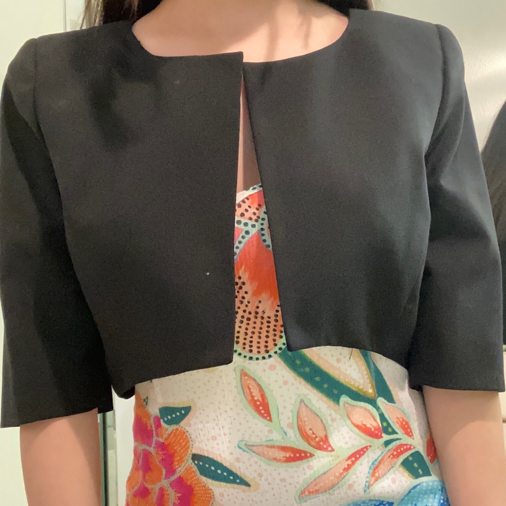 Cute padded shoulder cropped jacket